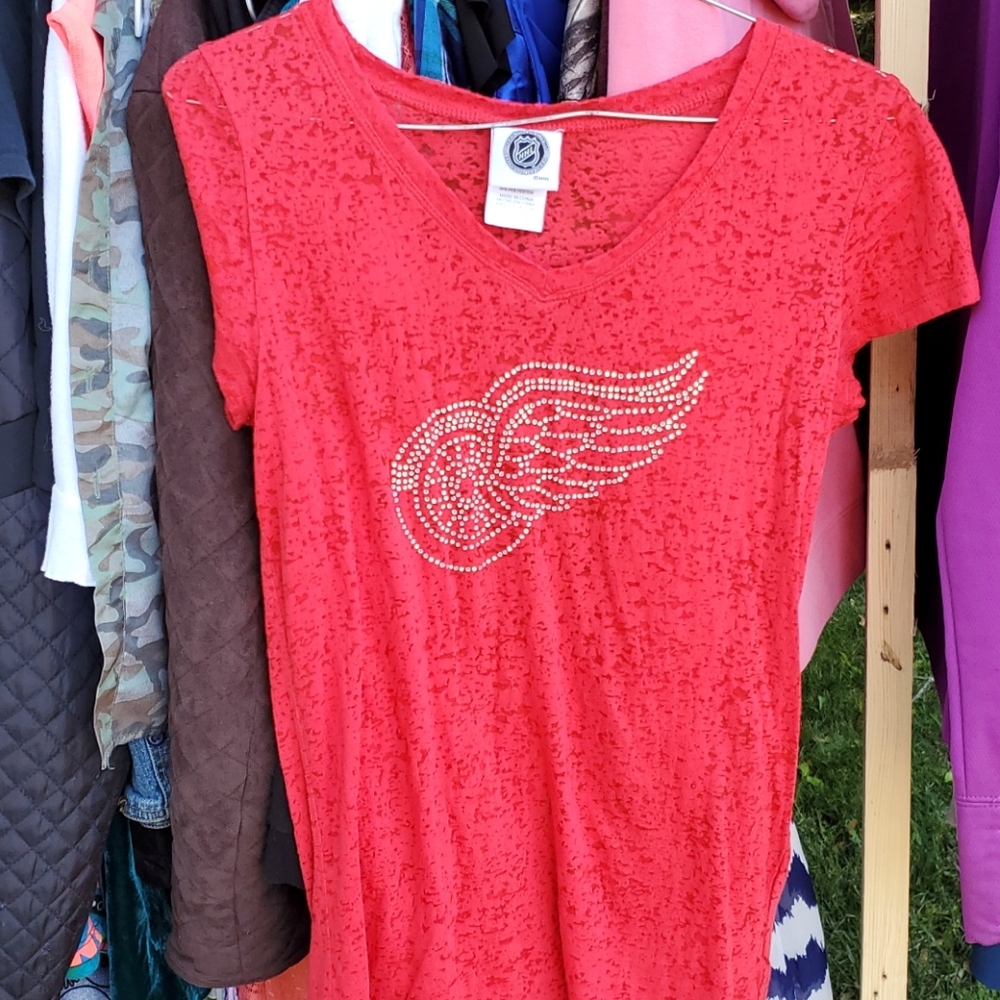 Red wings top